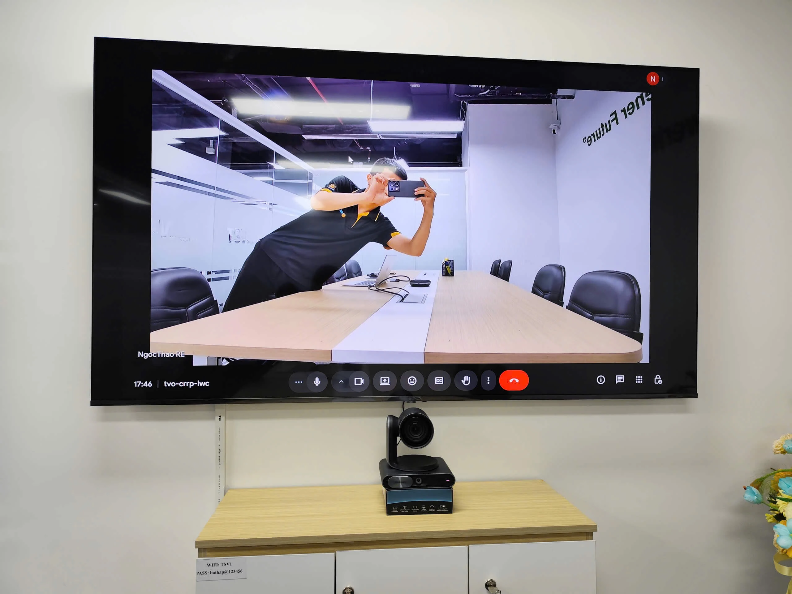 Lắp đặt camera hội nghị Maxhub UC P30 bắt nét