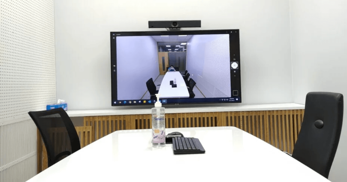 Hình ảnh lắp đặt thực tế cho phòng họp nhỏ 3