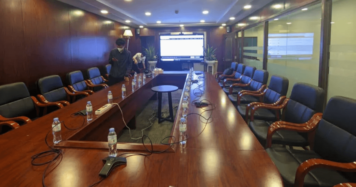 Hình ảnh thực tế bộ thiết bị họp trực tuyến cho phòng lớn 4