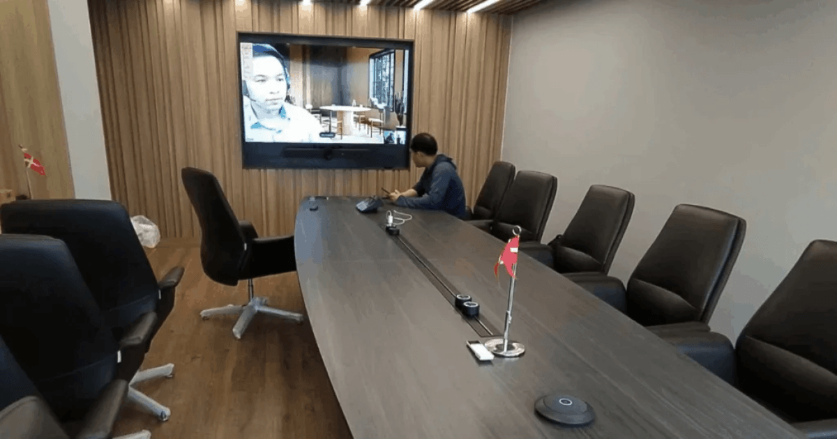 Hình ảnh thực tế lắp đặt bộ Logitech Rally Bar + Tap IP + Rally Mic Pod