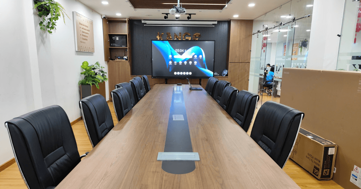 Hình ảnh thực tế lắp đặt màn hình tương tác 2