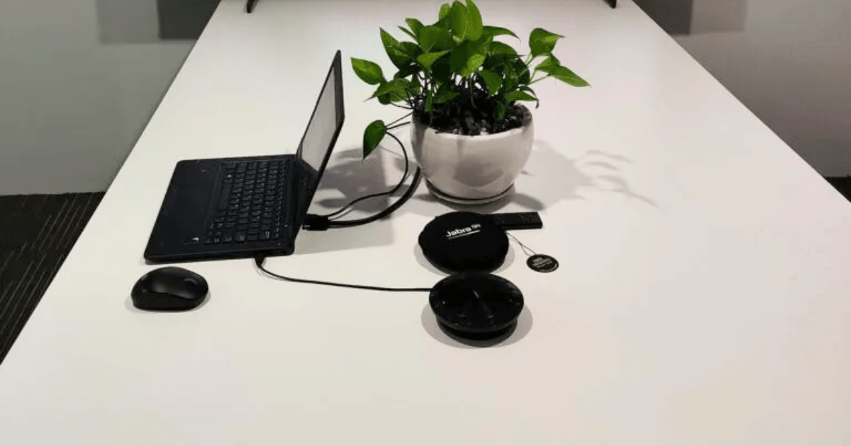 Hình ảnh thực tế loa hội nghị Jabra