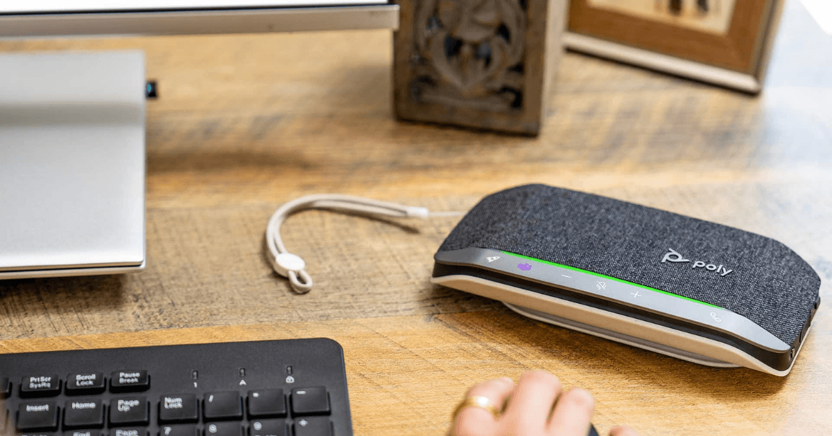 Hình ảnh thực tế loa hội nghị Poly 1