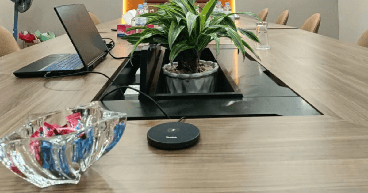 Hình ảnh thực tế micro hội nghị Yealink 3