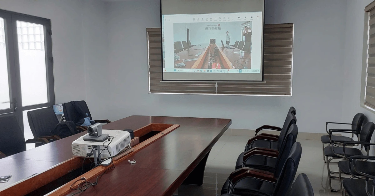Ảnh lắp đặt thực tế phòng họp trực tuyến cho Công ty nước khoáng tại Quy Nhơn 2
