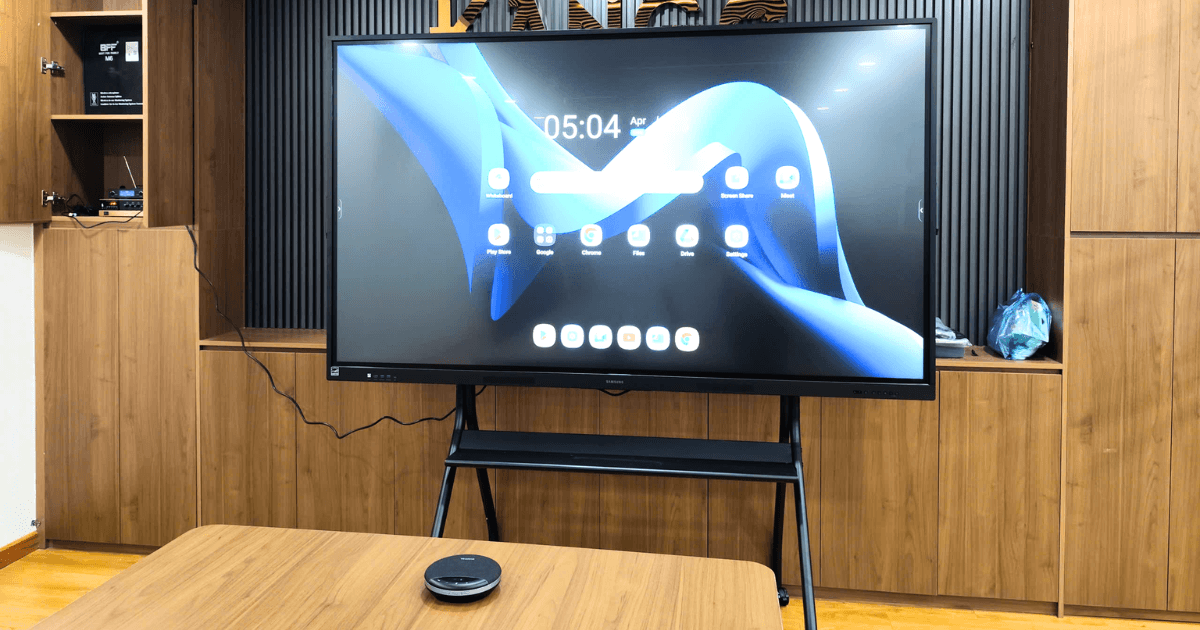 Hình ảnh thực tế màn hình tương tác 75 inch tại Ngoc Thien Supply