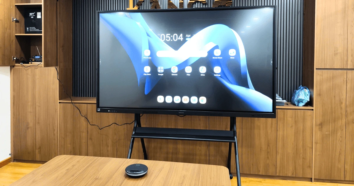 Hình ảnh thực tế màn hình tương tác 75 inch tại Ngoc Thien Supply
