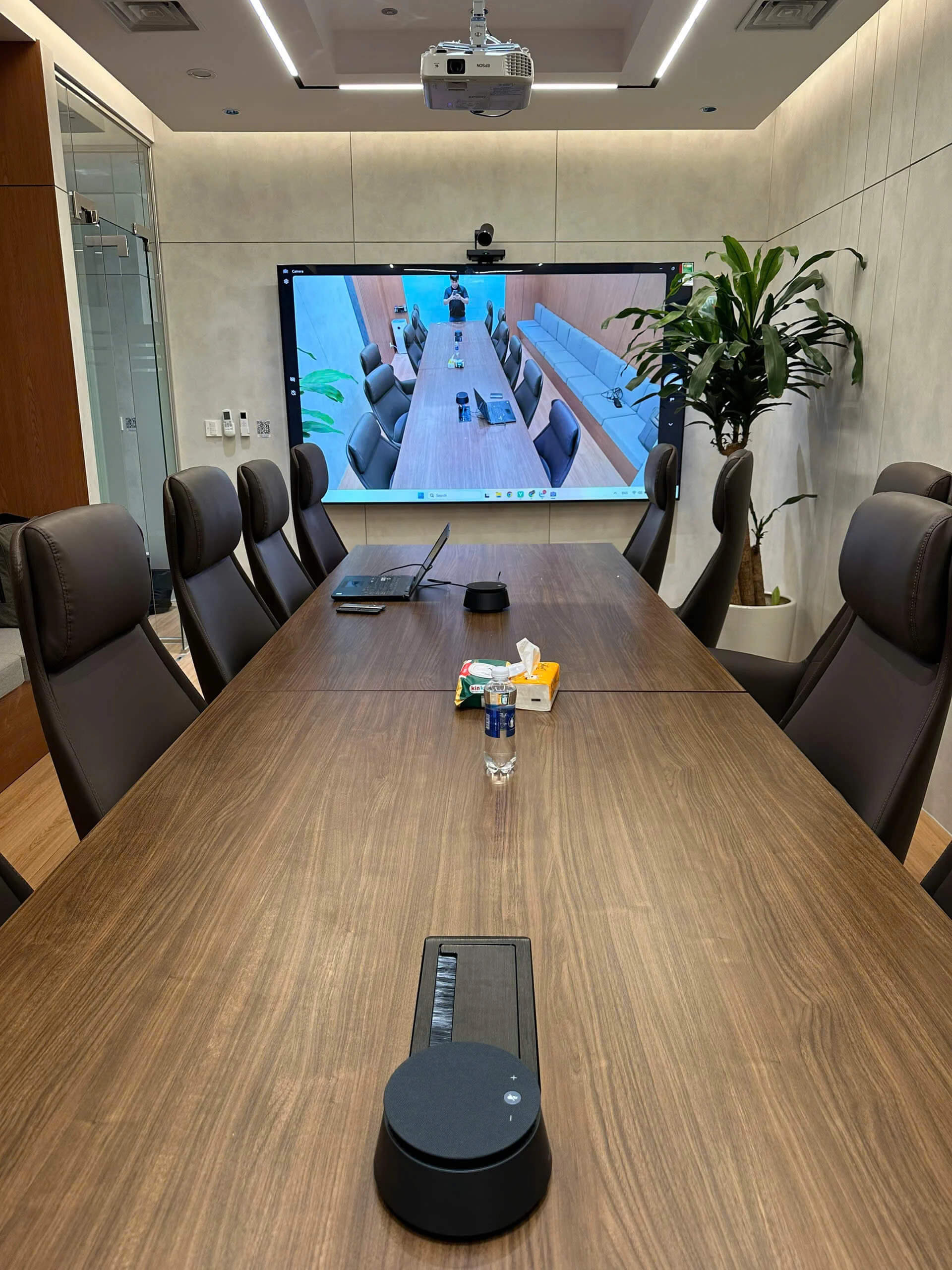 Lắp đặt phòng họp trực tuyến teams room thực tế 3