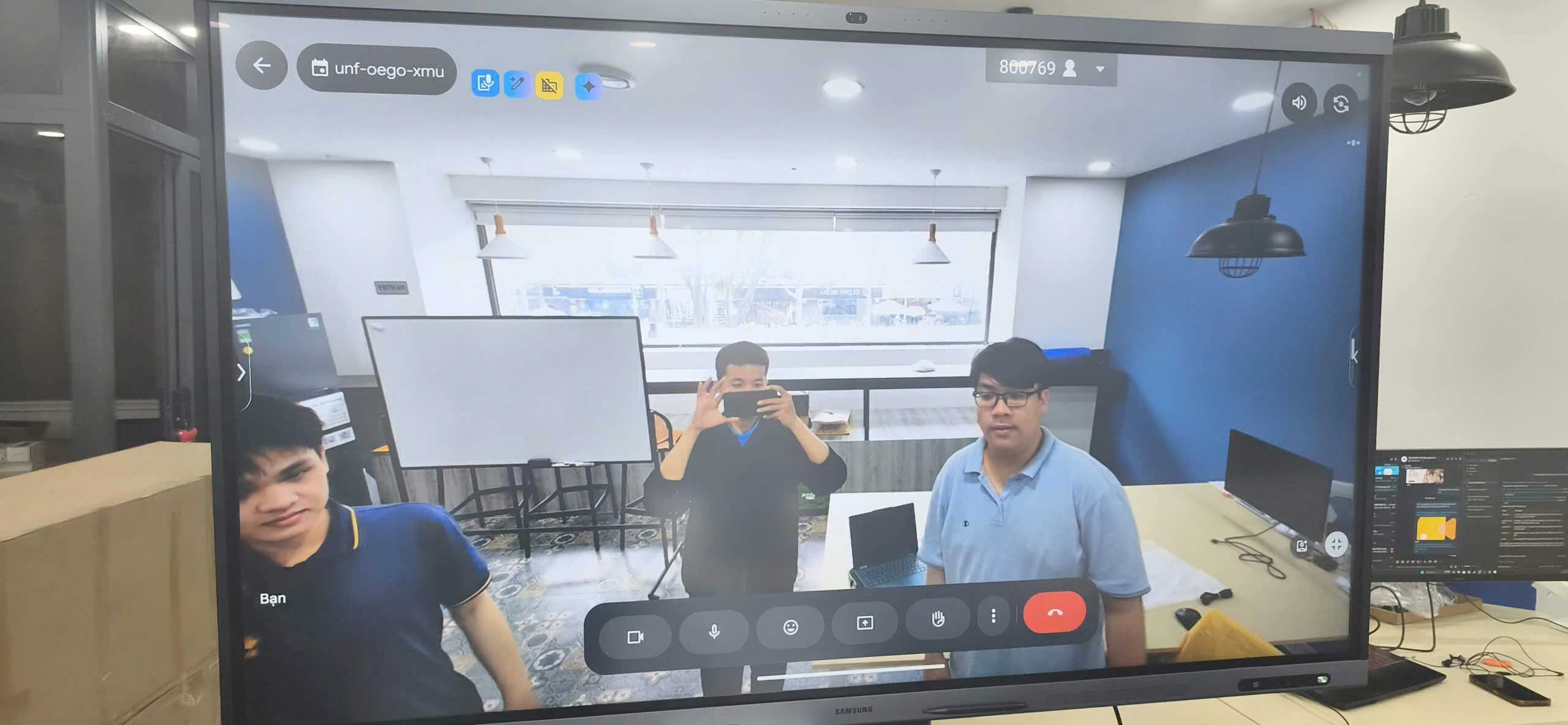 Lắp đặt màn hình tương tác Samsung WAFX-P 85 inch thực tế 3
