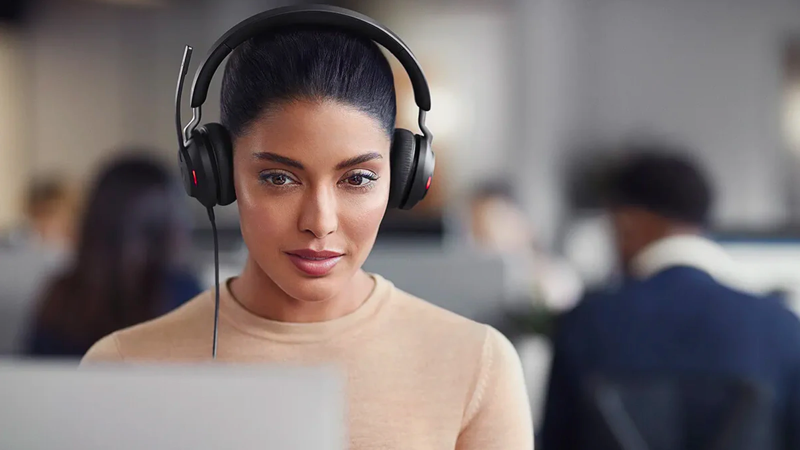 Jabra Evolve2 40 SE thiết kế sinh trắc học tối ưu