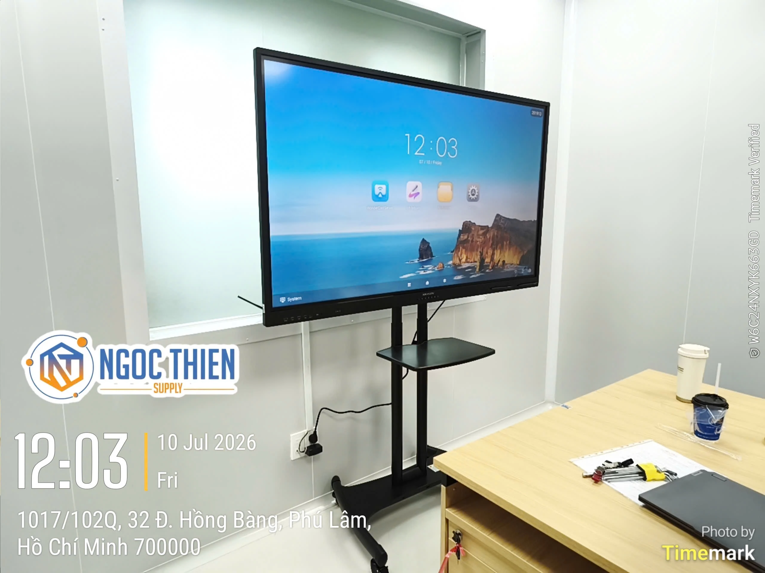 Lắp đặt màn hình tương tác Hikvision 65 inch thực tế