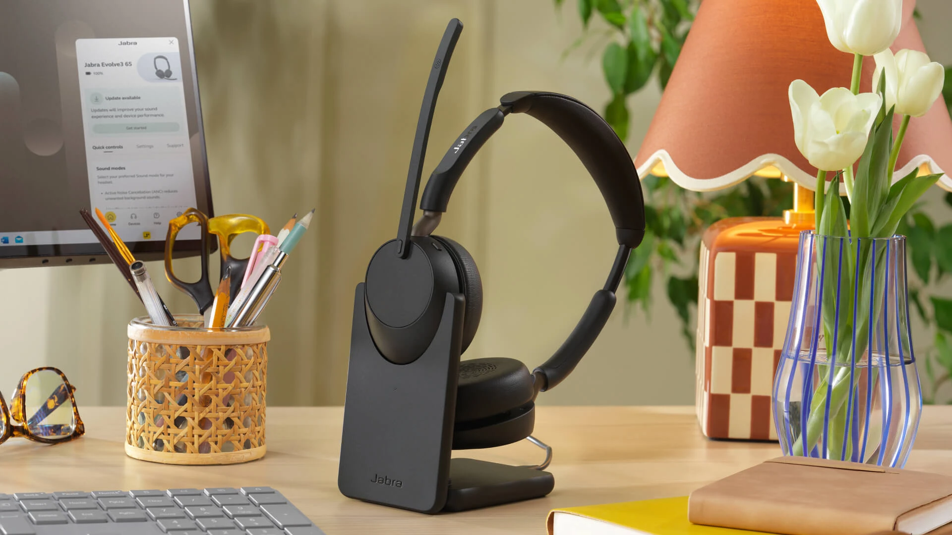 Tai nghe Jabra Evolve3 45 UC Stereo Charging Stand