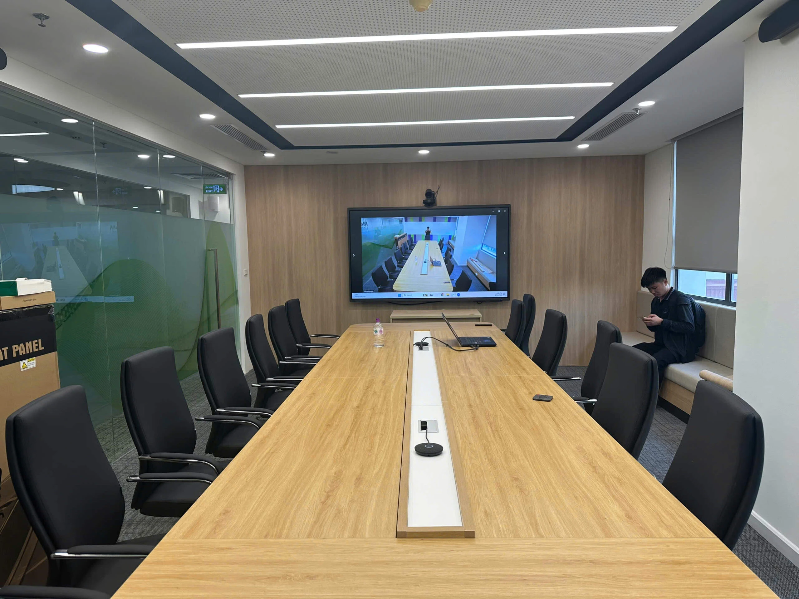 Lắp đặt thiết bị họp Logitech Rally