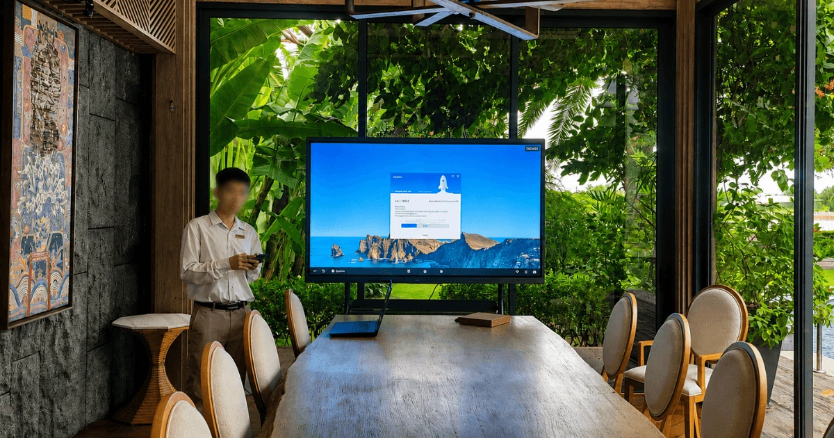 Ngọc Thiên lắp đặt màn hình tương tác Hikvision 75 inch tại TP.HCM