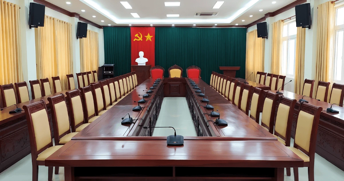 Hệ thống âm thanh hội trường quy mô vừa