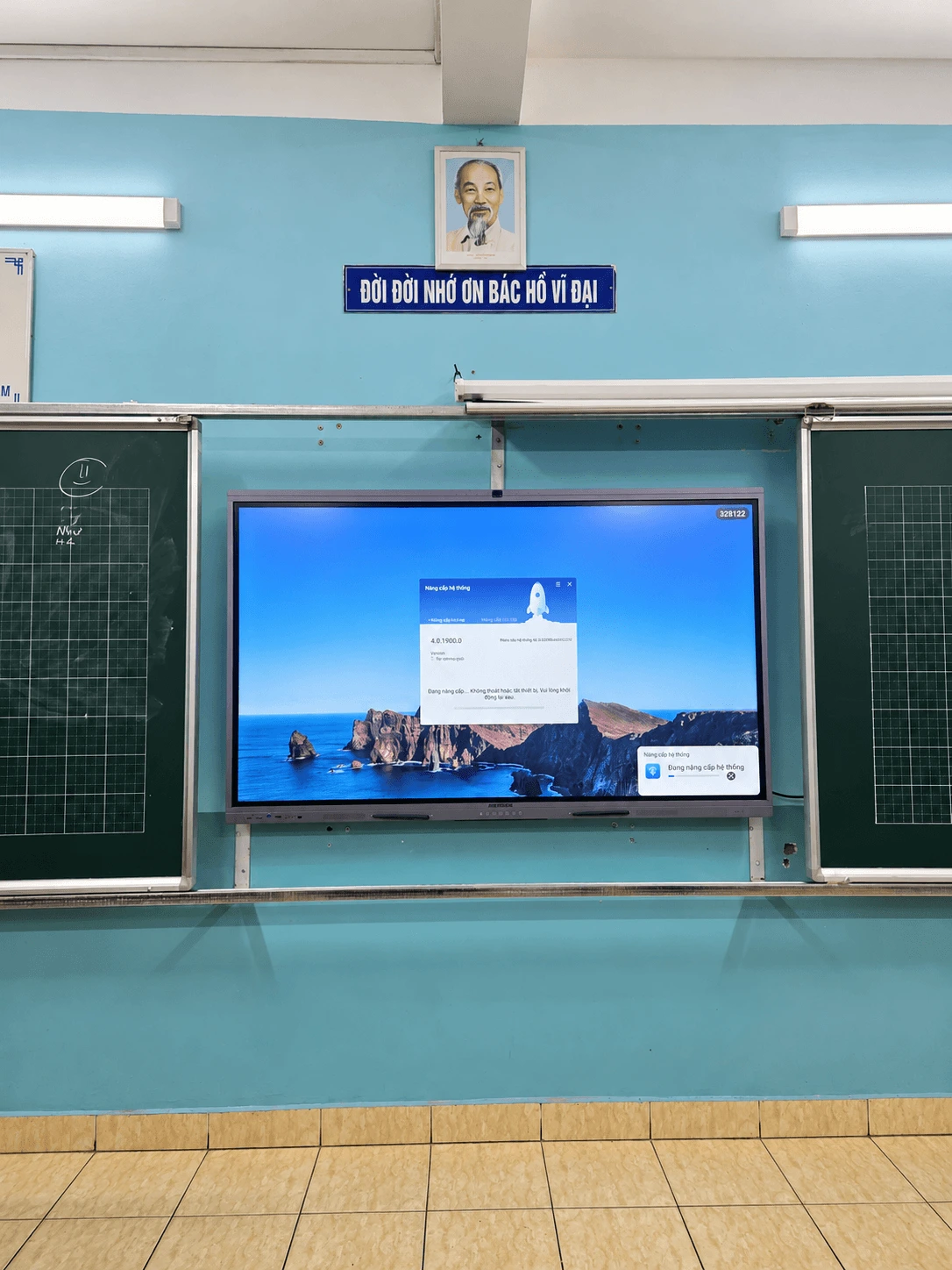 Lắp đặt màn hình tương tác Hikvision 65 cho trường học tại HCM