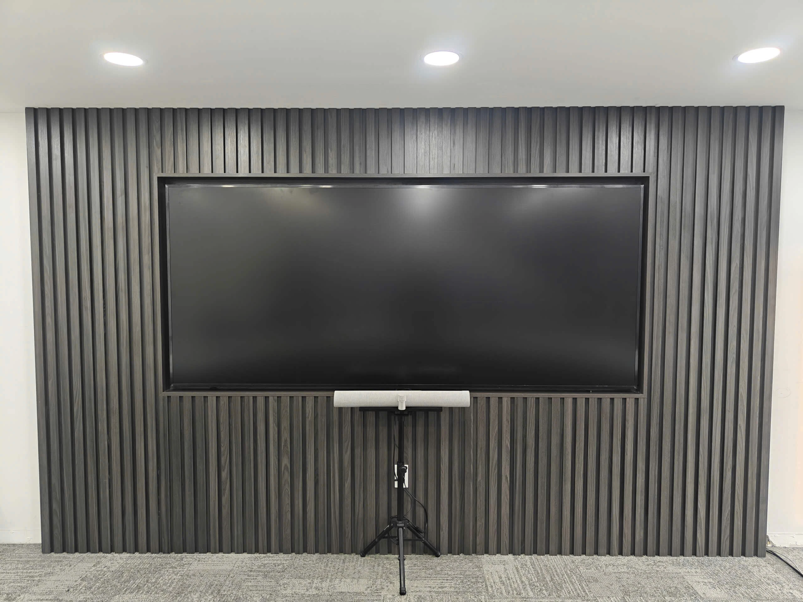 Samsung 105- 5K UHD